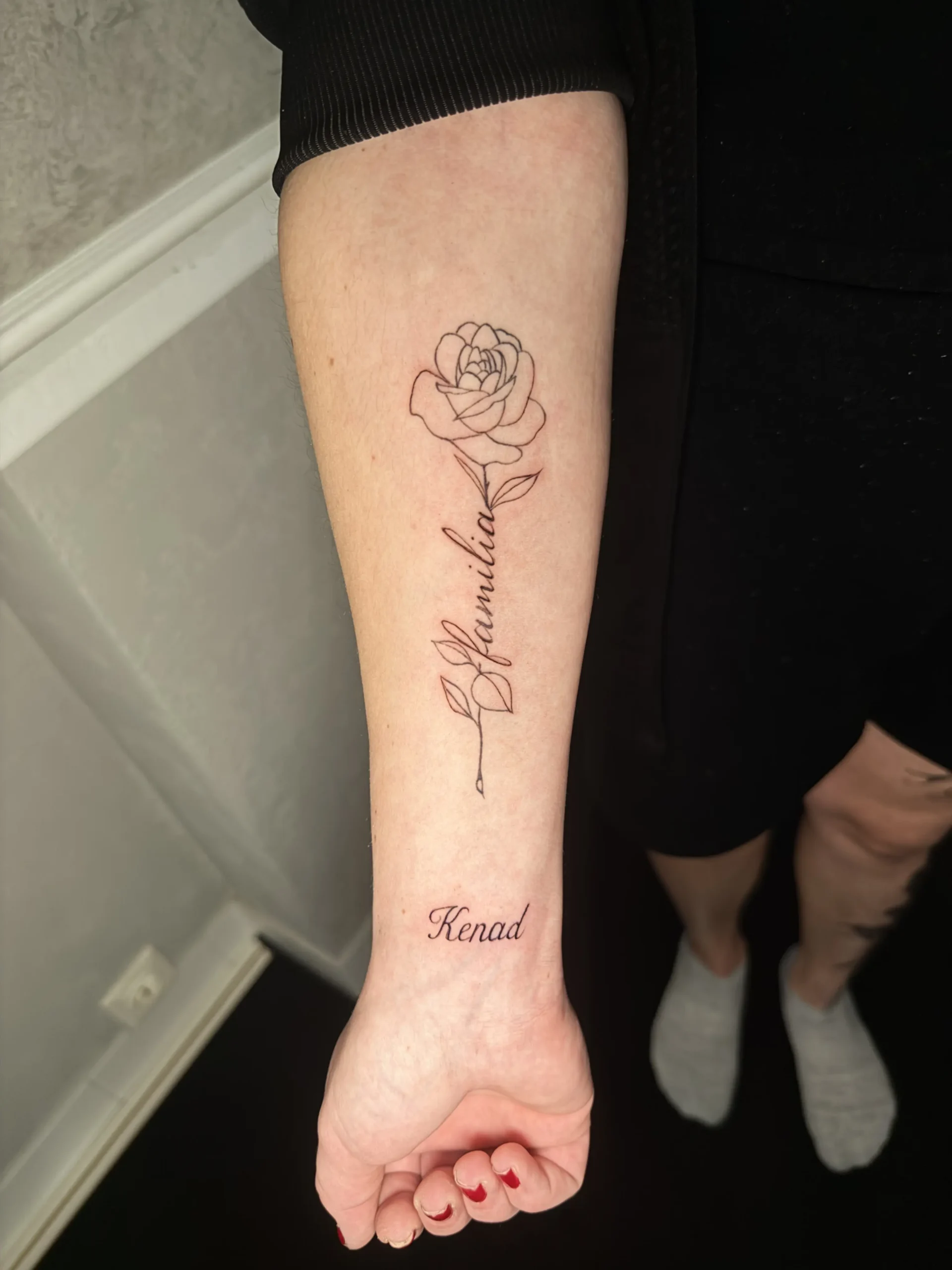 Fineline roze tattoo latelier graz by ruvens